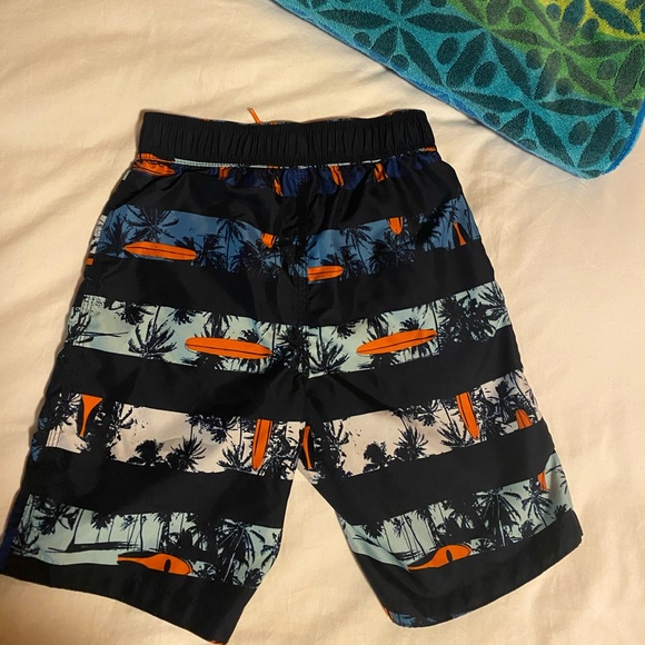 Joe Fresh Boys' Board Shorts- 2 Boys Swim/$18 - Picture 2 of 4